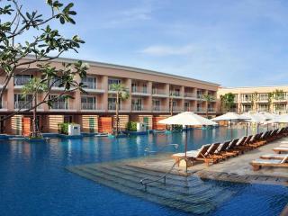 Horizon Patong Beach Resort & Spa周辺のホテル3